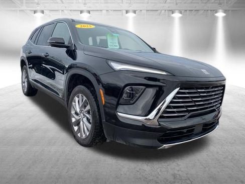 Used 2025 Buick Enclave Preferred image 2