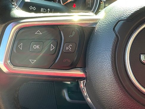 Used 2022 Jeep Wrangler Unlimited Sahara image 24