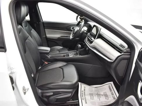 Used 2024 Jeep Compass Latitude AWD/4WD image 16