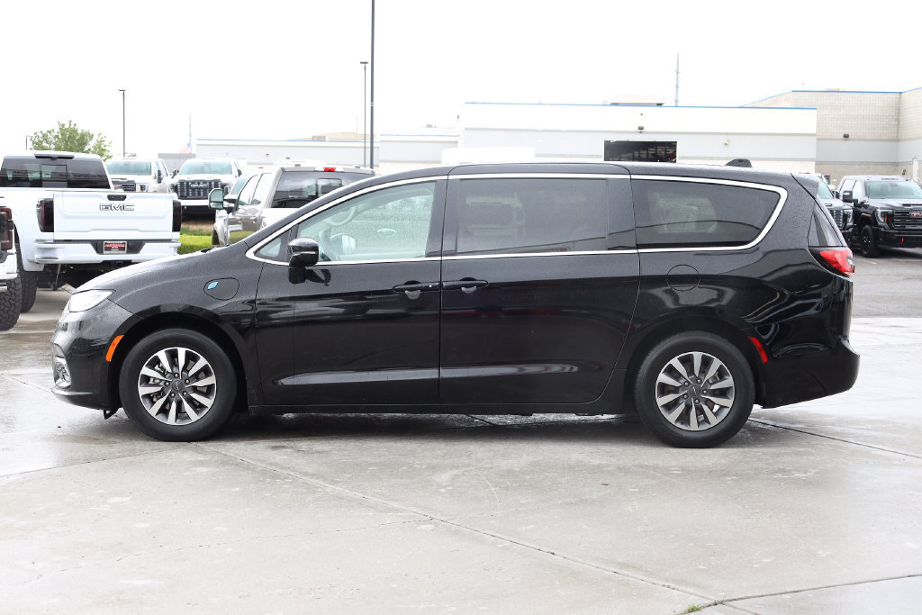 Used 2024 Chrysler Pacifica Limited FWD image 3