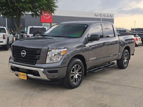 Used 2024 Nissan Titan SV w/ SV Convenience Package RWD image 7
