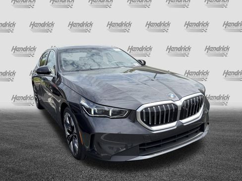 Used 2025 BMW 530i image 2