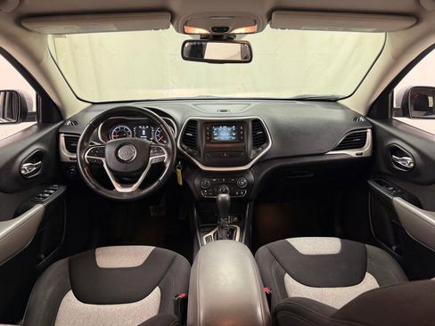 Used 2014 Jeep Cherokee Latitude FWD image 21