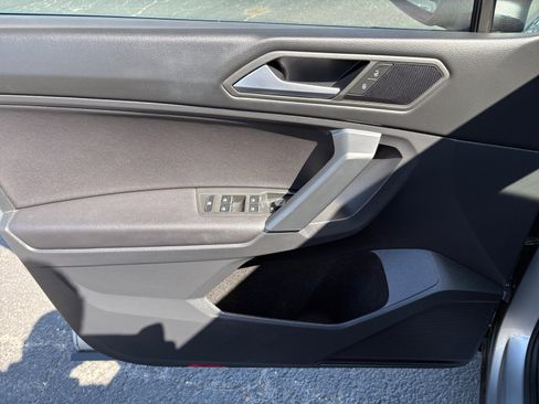 Used 2019 Volkswagen Tiguan SE image 25