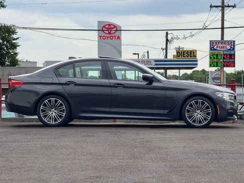 Used 2020 BMW 530i xDrive w/ M Sport Package AWD/4WD image 4