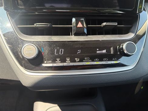 Used 2025 Toyota Corolla LE FWD image 12