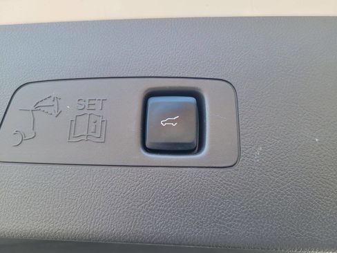 Used 2021 Lincoln Corsair Standard AWD 4dr SUV w/ Equipment Group 101A image 13