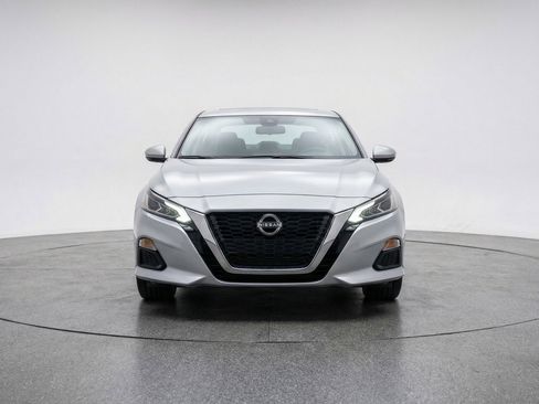 Used 2025 Nissan Altima 2.5 SV image 2