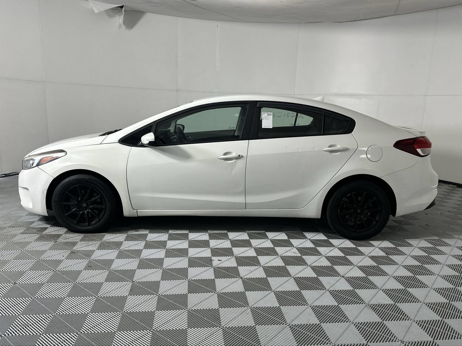 Used 2017 Kia Forte LX FWD image 5