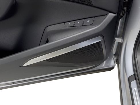 Used 2022 Audi e-tron Premium Plus w/ Premium Plus Package image 20