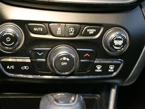 Used 2019 Jeep Cherokee Sport w/ Cold Weather Group AWD/4WD image 25