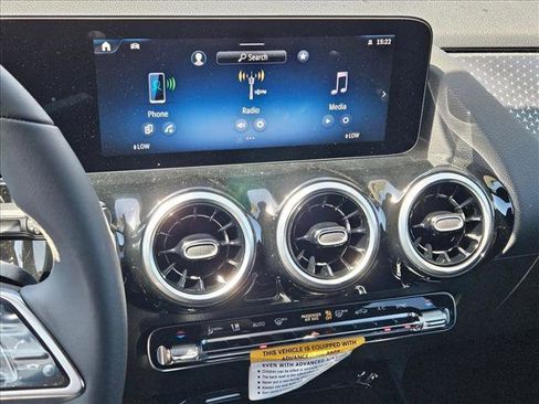 New 2025 Mercedes-Benz GLA 250 image 12