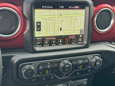 Used 2023 Jeep Wrangler Unlimited Rubicon w/ Cold Weather Group AWD/4WD image 23