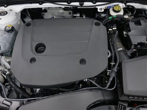 Used 2023 Volvo XC40 B5 Plus w/ Protection Package Premier image 35