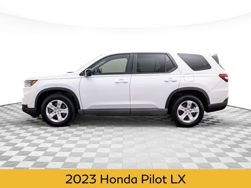 Used 2023 Honda Pilot LX image 2