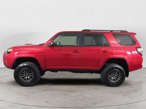 Used 2019 Toyota 4Runner TRD Off-Road AWD/4WD image 2