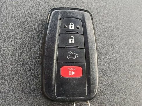 Used 2022 Toyota Highlander XLE image 28