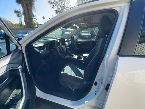 Used 2025 Toyota RAV4 XLE image 28
