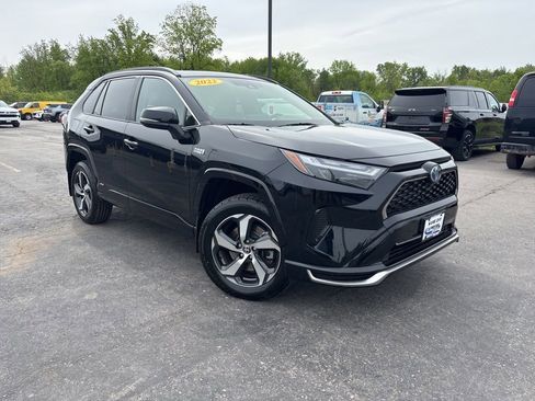 Used 2022 Toyota RAV4 SE w/ Weather & Moonroof Package AWD/4WD image 1