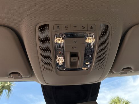 Used 2022 Mercedes-Benz GLS 450 4MATIC image 40