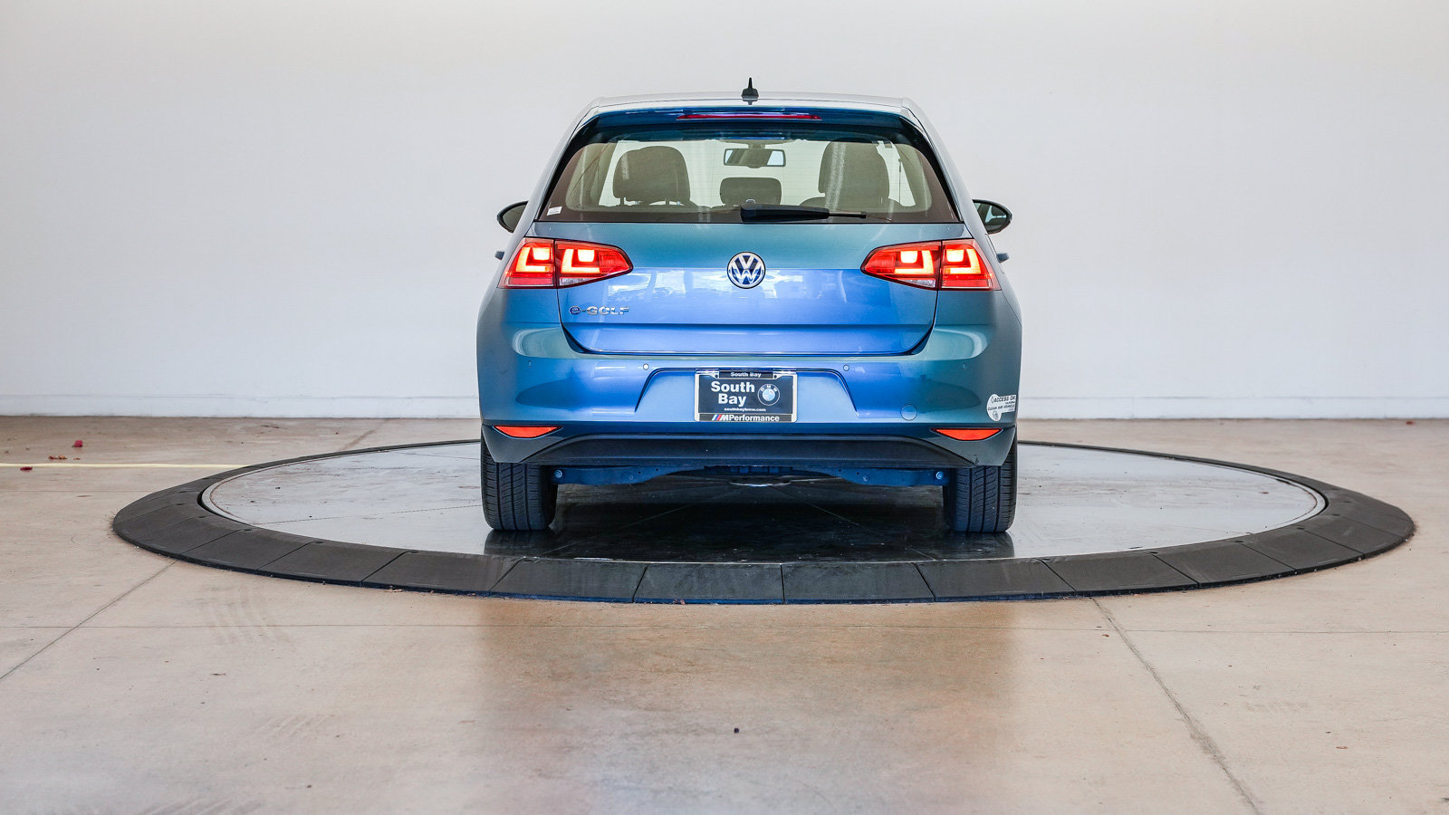 Used 2016 Volkswagen e-Golf SEL Premium FWD image 3