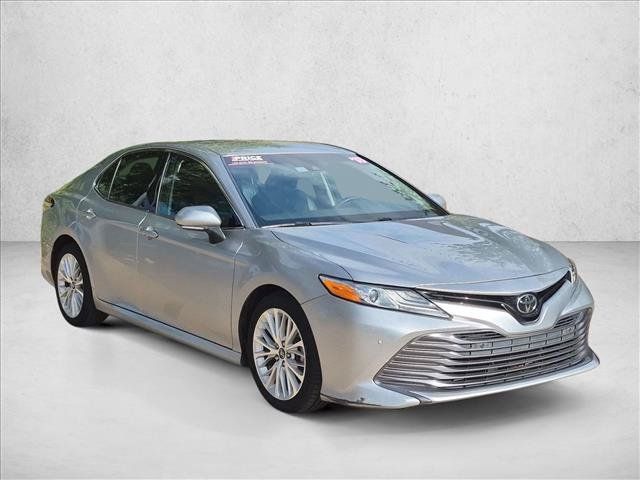 Used 2018 Toyota Camry XLE FWD image 3