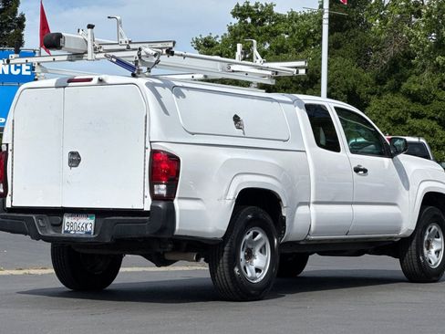 Used 2022 Toyota Tacoma SR RWD image 3