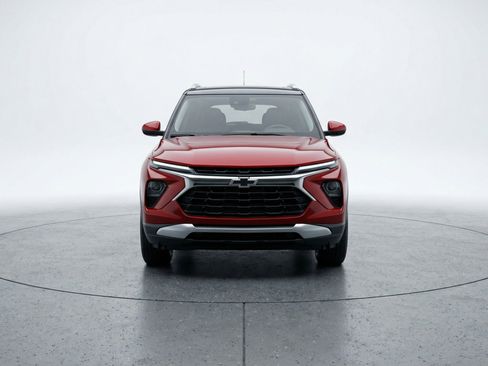 Used 2025 Chevrolet TrailBlazer LT image 2