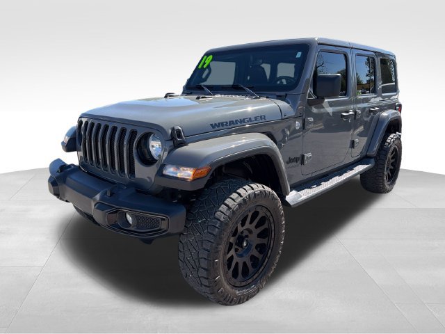 Used 2019 Jeep Wrangler Unlimited Sahara AWD/4WD image 3