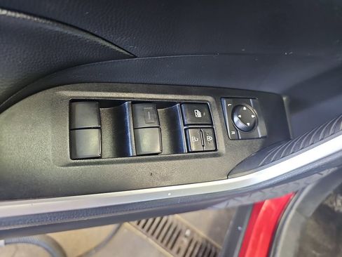 Used 2024 Toyota RAV4 LE AWD/4WD image 28