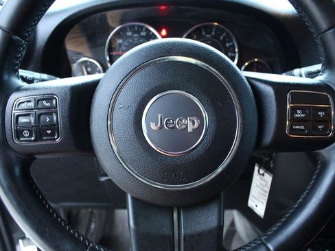 Used 2013 Jeep Wrangler Unlimited Sahara w/ Connectivity Group AWD/4WD image 31