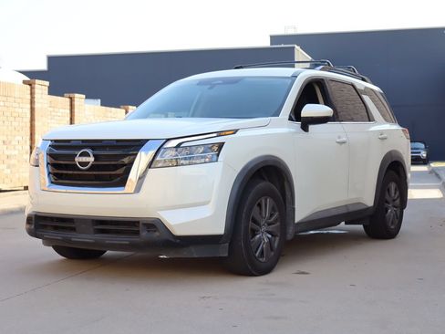 Used 2022 Nissan Pathfinder SV FWD image 2
