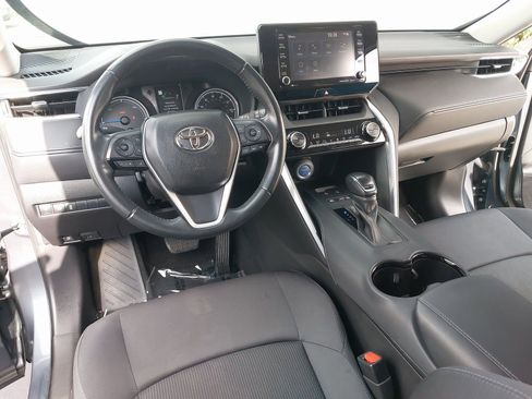 Used 2021 Toyota Venza LE image 16