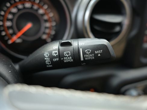 Used 2018 Jeep Wrangler Unlimited Sahara AWD/4WD image 26