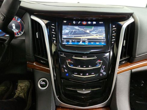 Used 2019 Cadillac Escalade ESV Premium Luxury AWD/4WD image 21