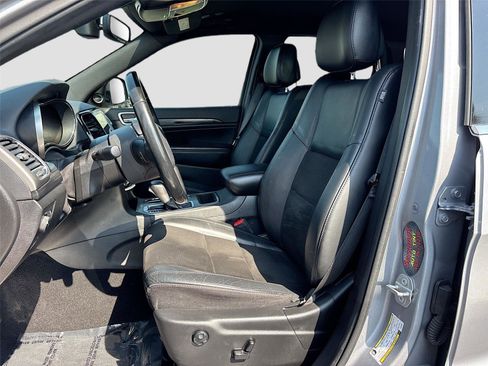 Used 2020 Jeep Grand Cherokee Laredo w/ Laredo X Package image 20