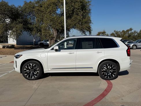 New 2026 Volvo XC90 T8 Ultra w/ Protection Package Premier image 3
