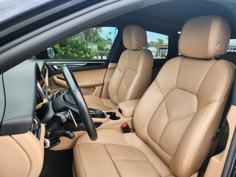 Used 2023 Porsche Macan image 2