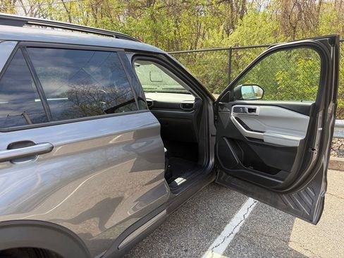 Used 2021 Ford Explorer XLT w/ Equipment Group 202A AWD/4WD image 15