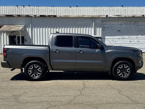 Certified 2022 Nissan Frontier SV RWD image 3