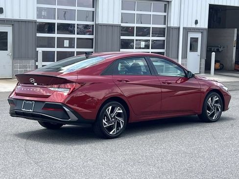 Certified 2025 Hyundai Elantra SEL FWD image 13