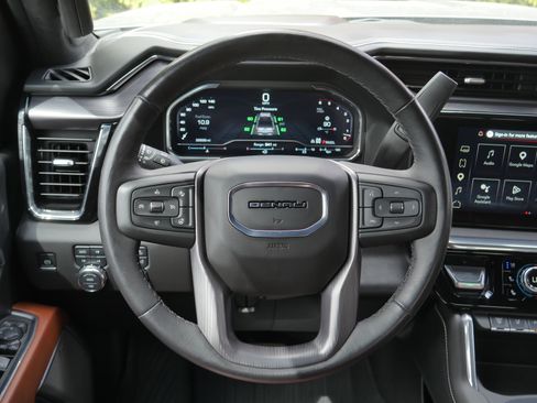 Used 2025 GMC Sierra 2500 Denali Ultimate w/ Max Trailering Package AWD/4WD image 7