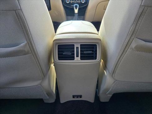 Used 2019 Nissan Rogue SV image 16