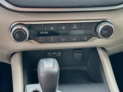 Used 2022 Nissan Altima 2.5 SV FWD image 17