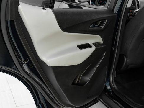 Used 2021 Chevrolet Equinox LS image 41