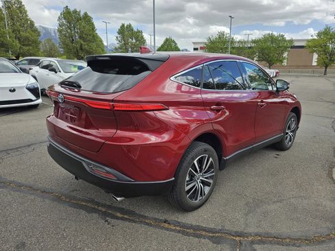 Used 2023 Toyota Venza LE image 5