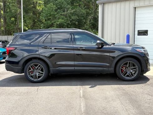 Used 2025 Ford Explorer ST RWD image 6