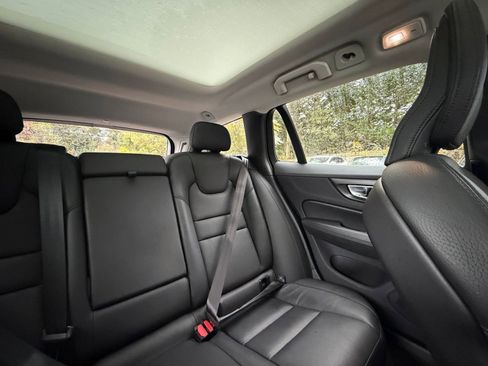 Used 2025 Volvo V60 B5 Cross Country Plus image 36