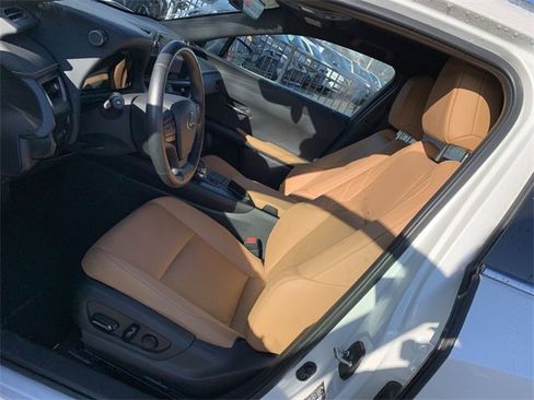 Used 2025 Lexus UX 300h 300h image 18
