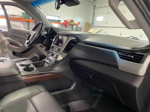 Used 2017 GMC Yukon SLT image 30